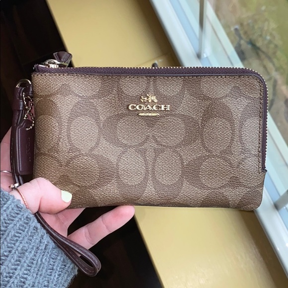 Coach Accessories - Coach Double Corner Zip Wristlet ✨